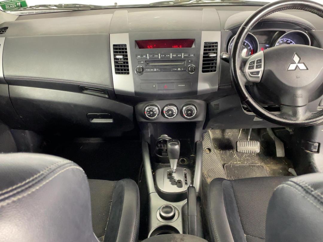 Photo '17' of Mitsubishi Outlander