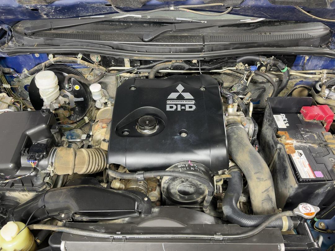 Photo '13' of Mitsubishi Triton