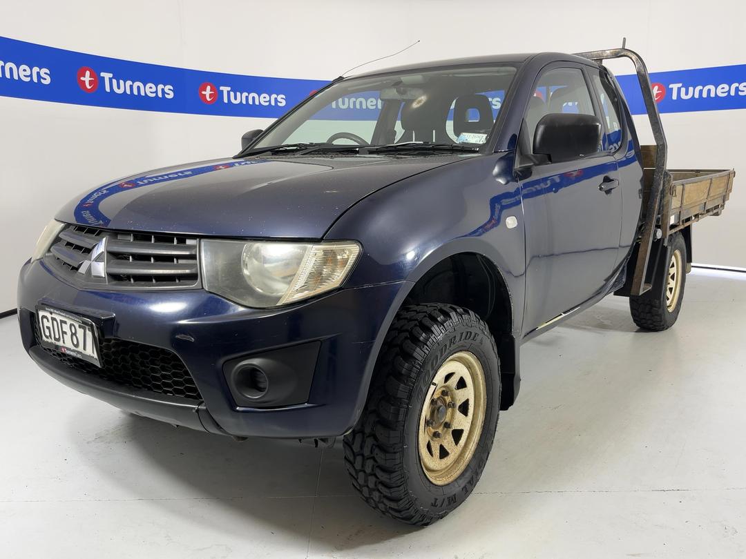 Photo '4' of Mitsubishi Triton