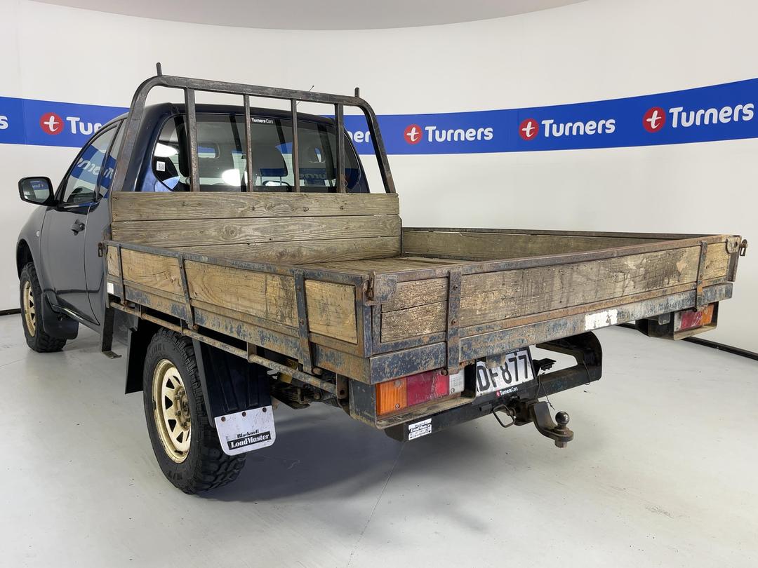 Photo '5' of Mitsubishi Triton