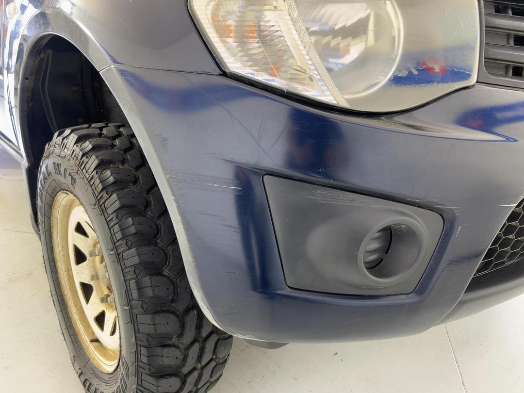 Photo '28' of Mitsubishi Triton