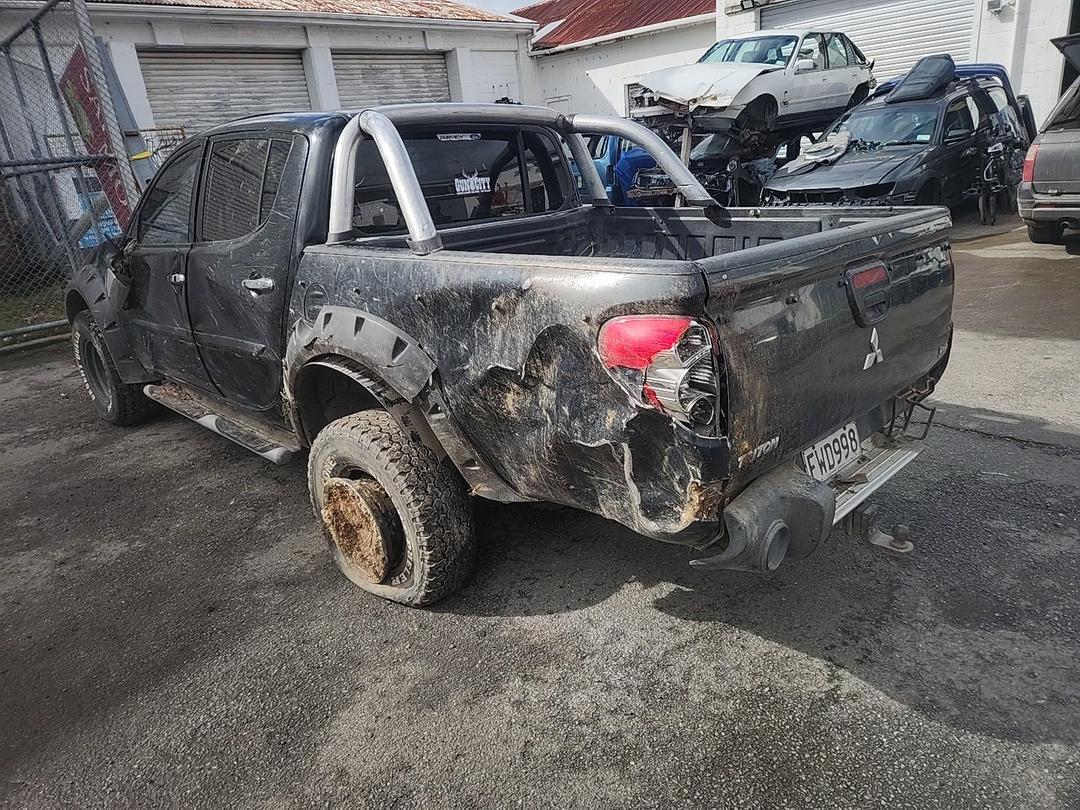 Photo '3' of Mitsubishi Triton D/CAB GLS Photo '3' of Mitsubishi Triton D/CAB GLS