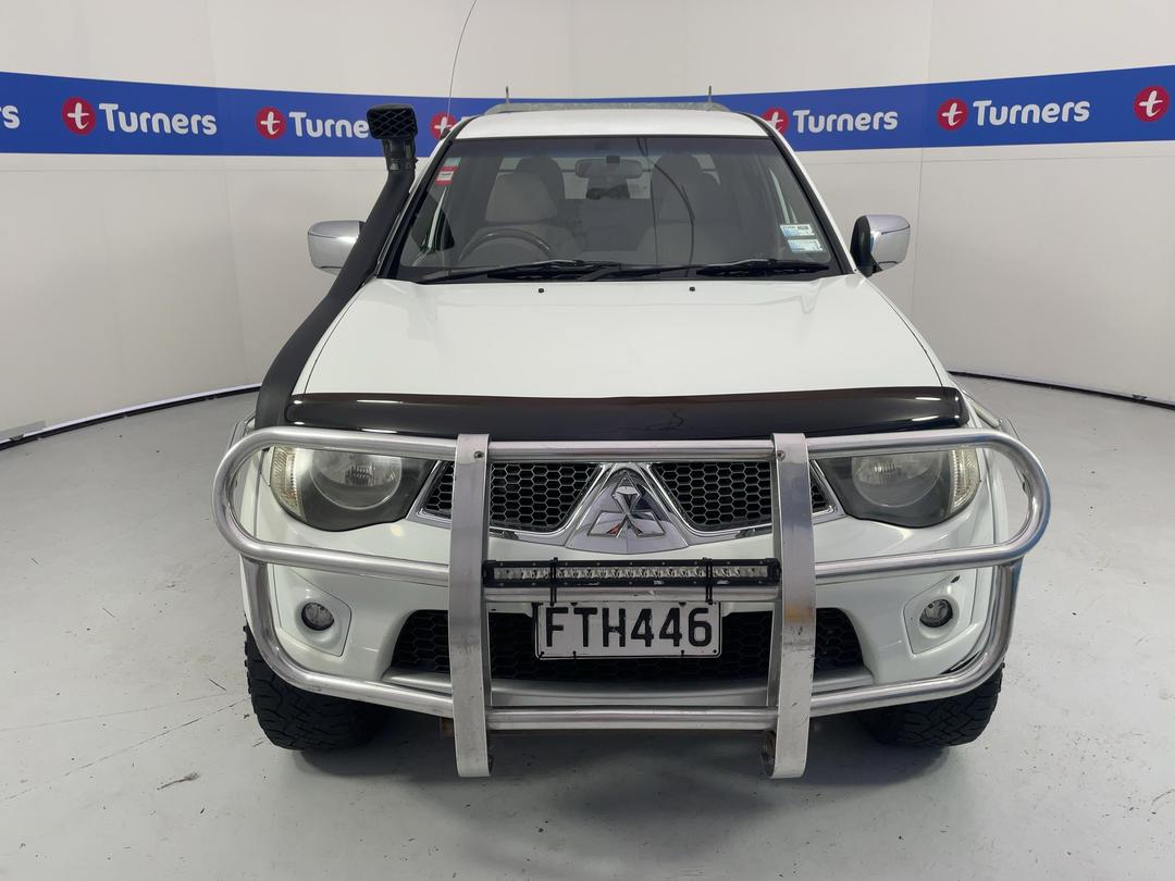 Photo '2' of Mitsubishi Triton