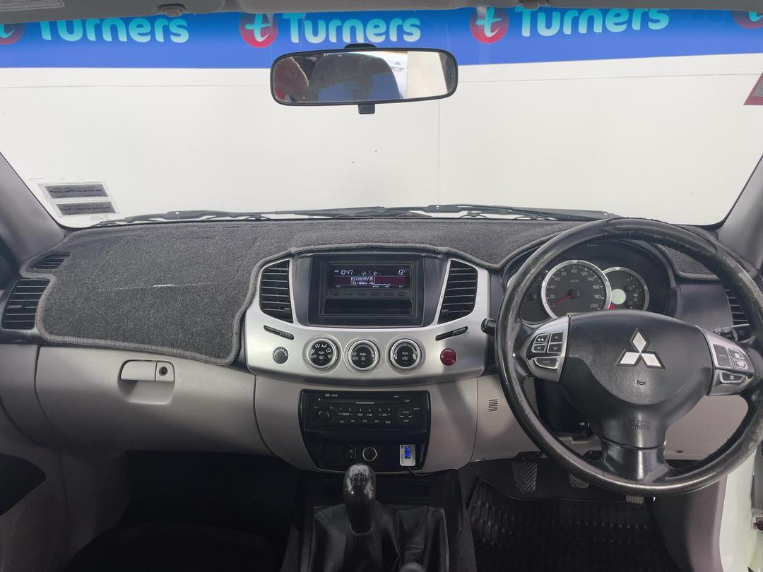 Photo '17' of Mitsubishi Triton