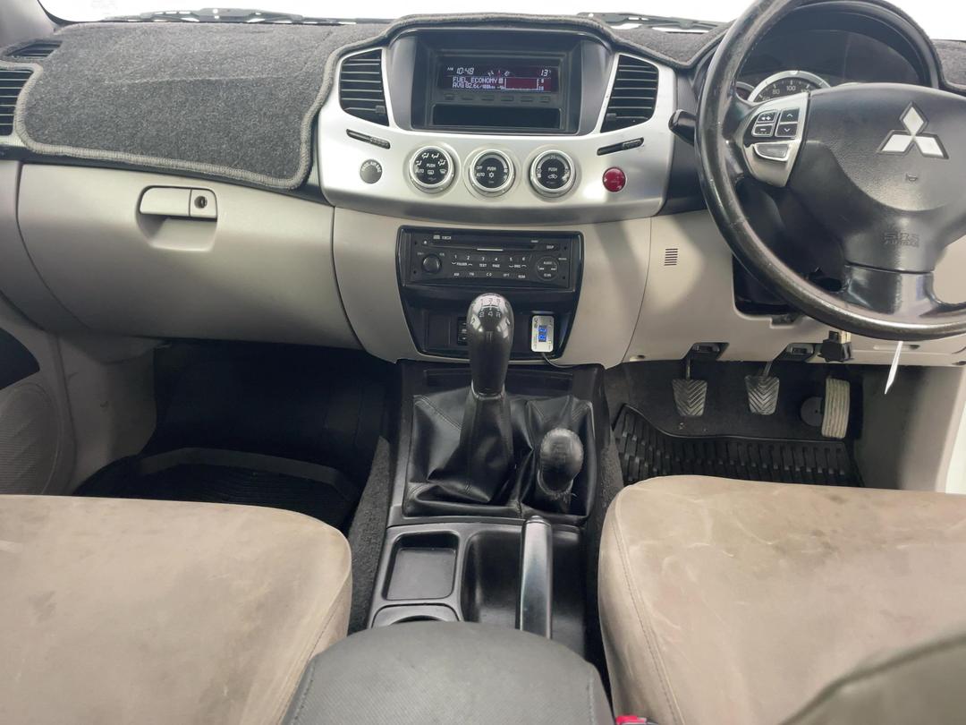 Photo '18' of Mitsubishi Triton