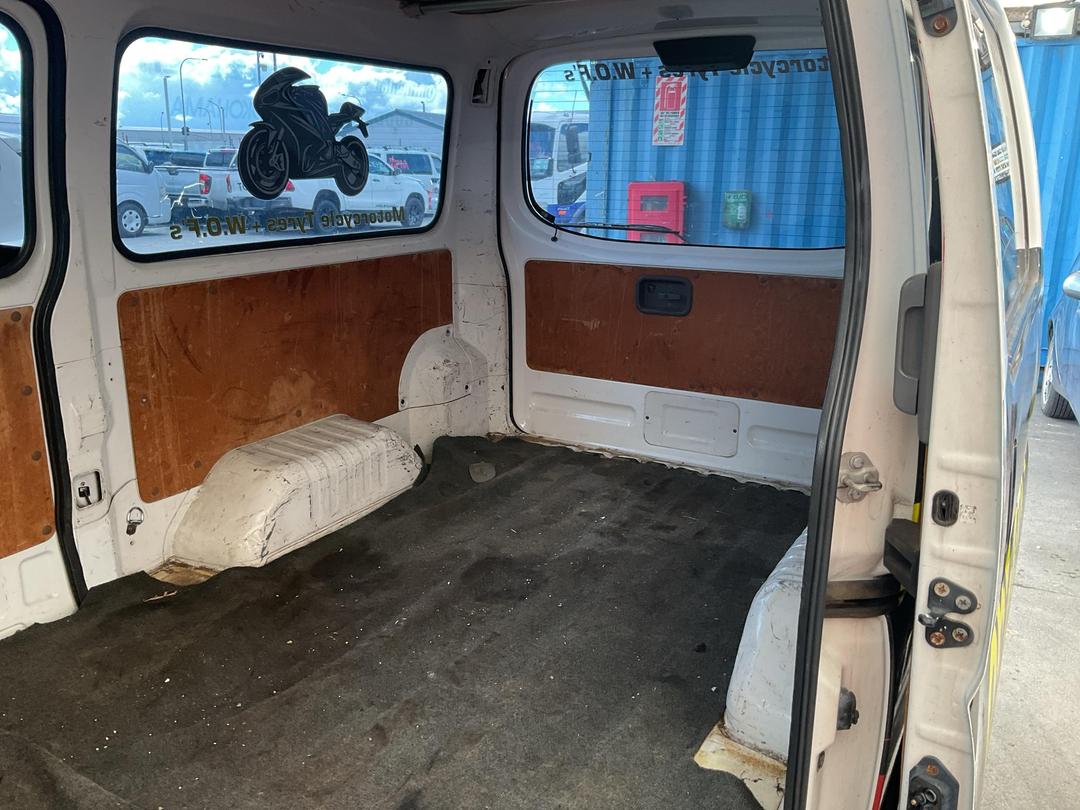 Photo '11' of Nissan Caravan