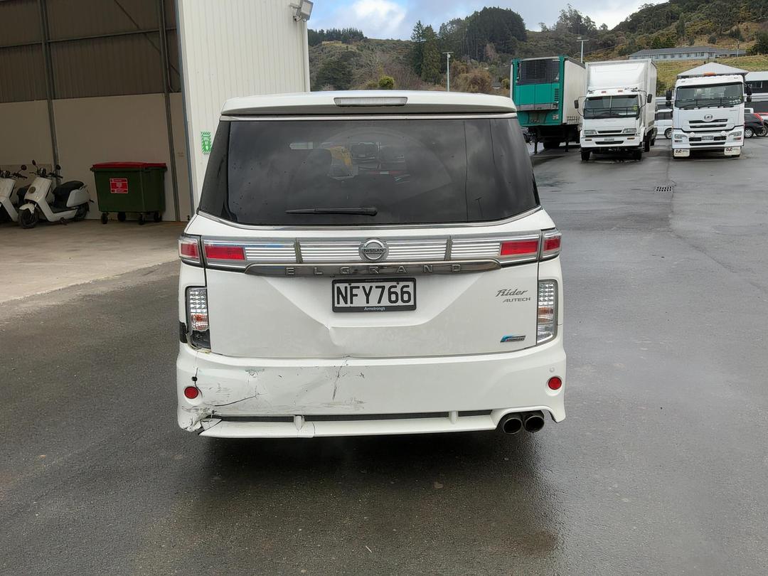 Photo '4' of Nissan Elgrand Rider