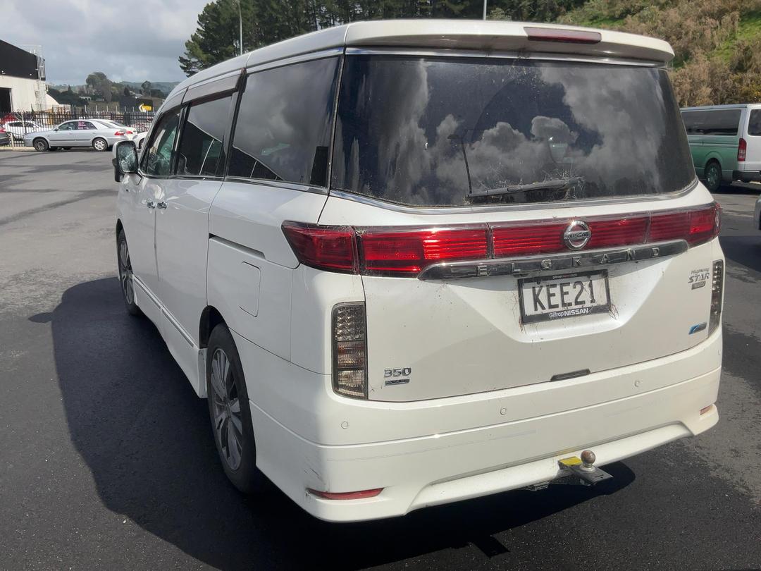 Photo '8' of Nissan Elgrand
