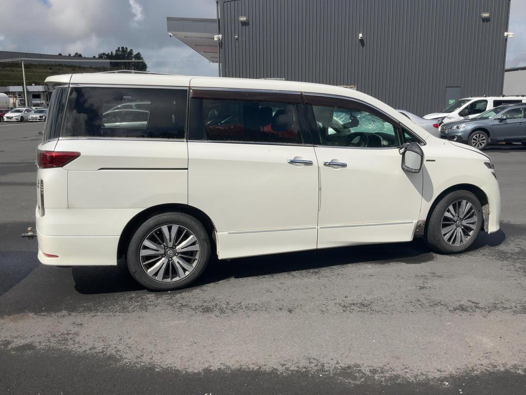Photo '10' of Nissan Elgrand