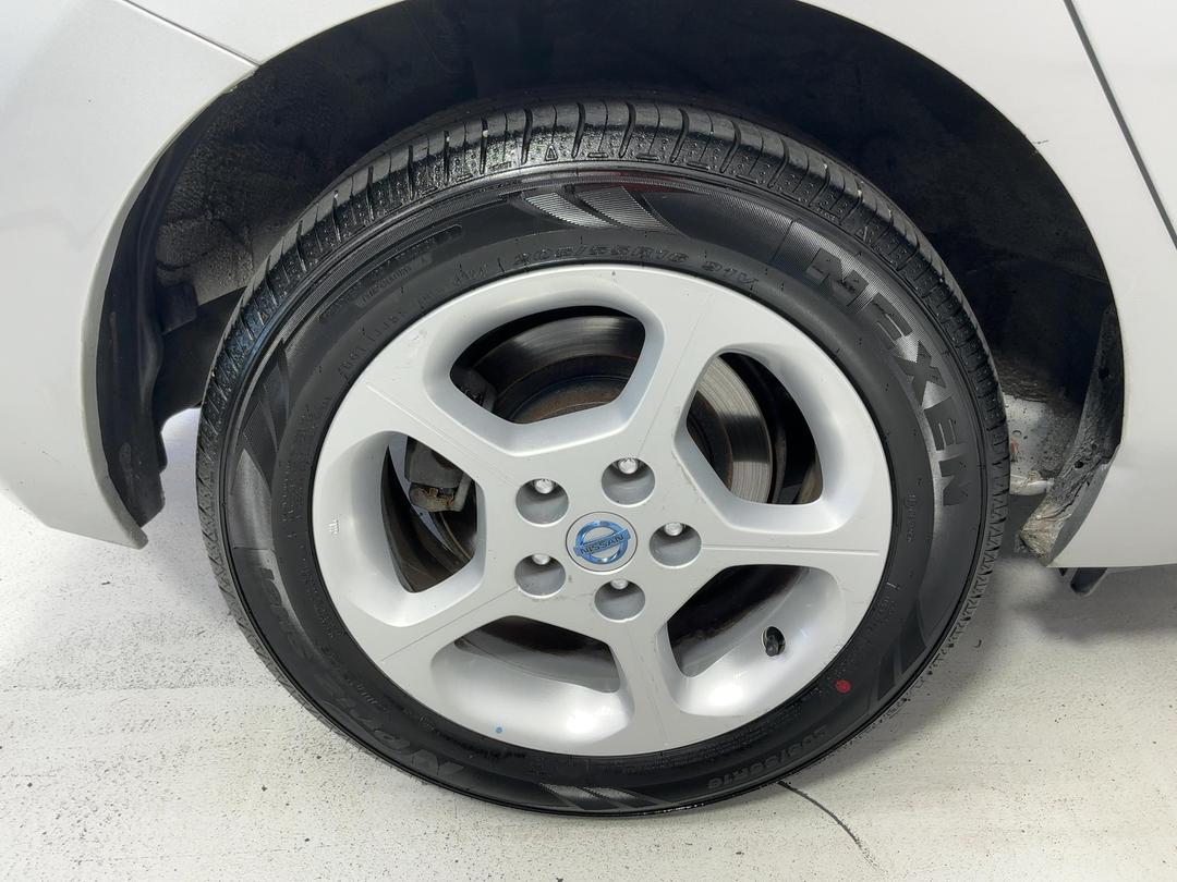 Photo '12' of Nissan Leaf