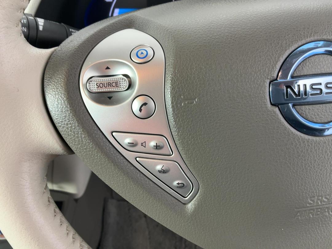 Photo '24' of Nissan Leaf