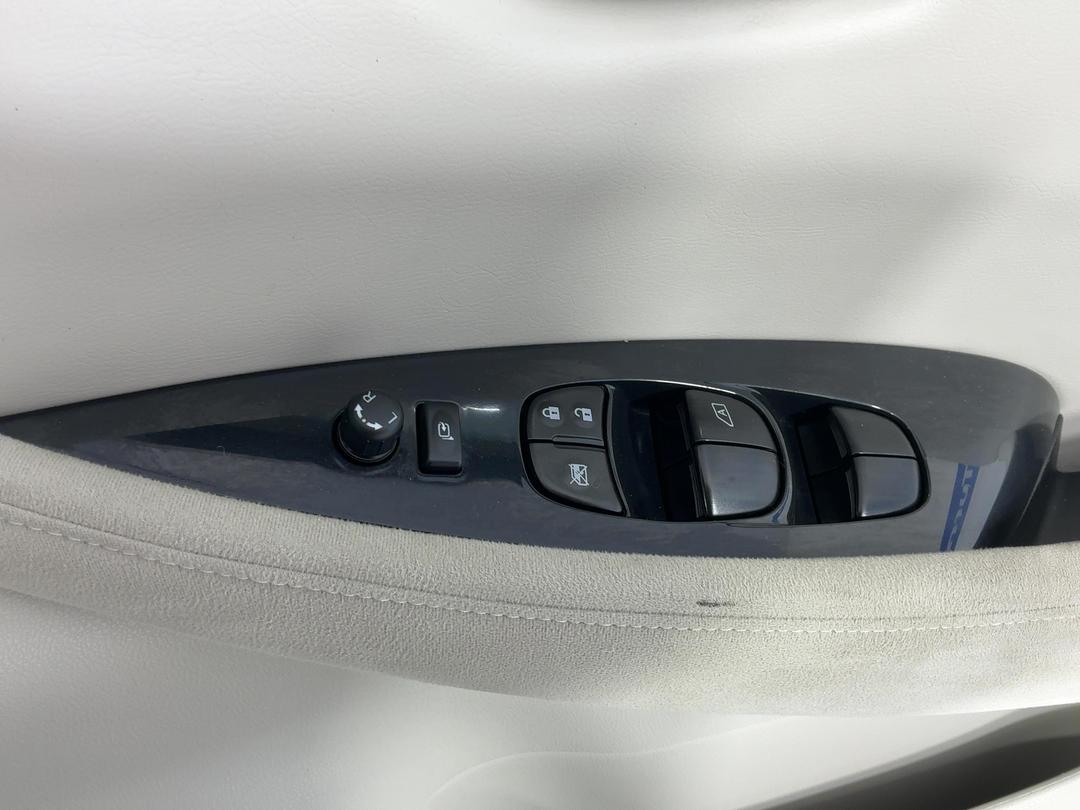 Photo '27' of Nissan Leaf