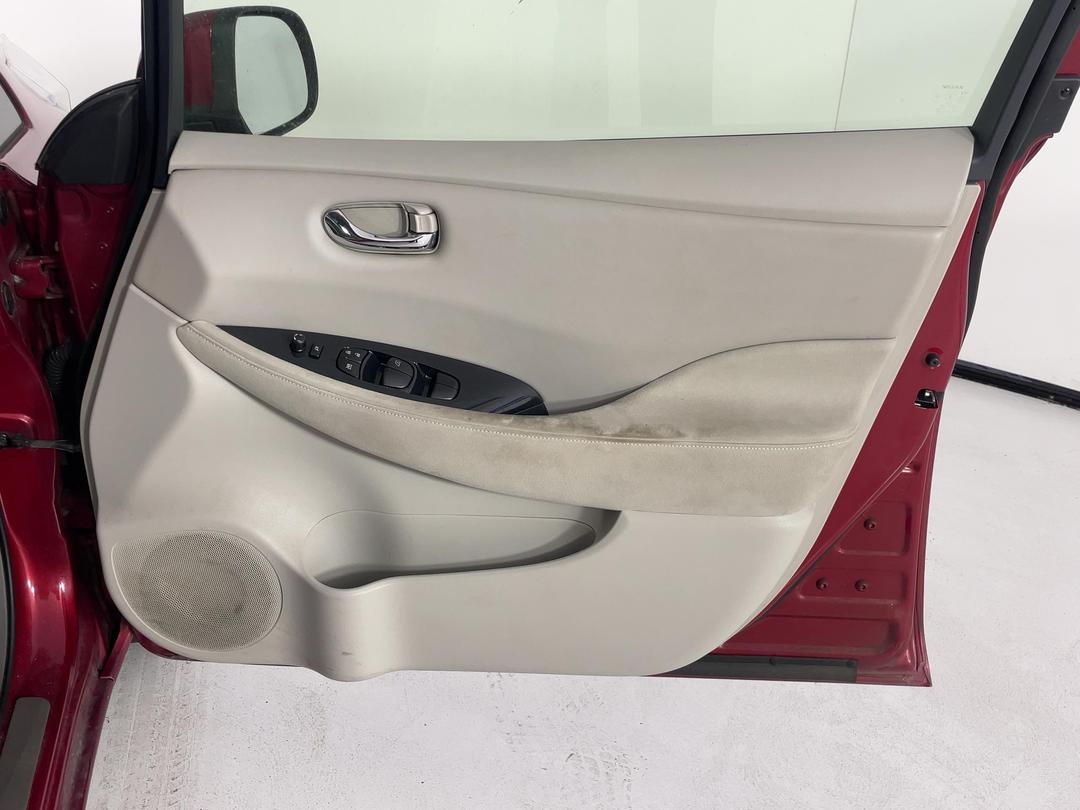 Photo '15' of Nissan Leaf