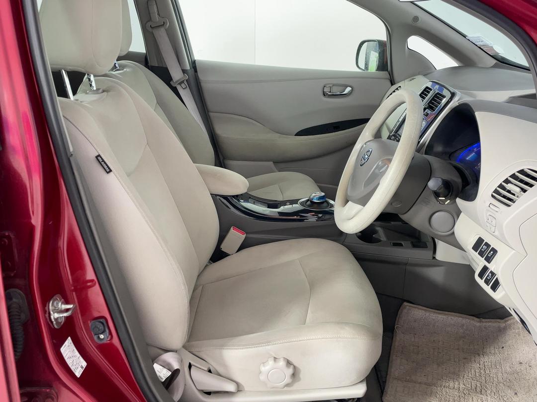 Photo '16' of Nissan Leaf