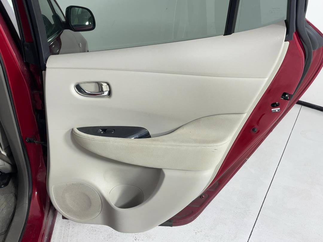 Photo '19' of Nissan Leaf