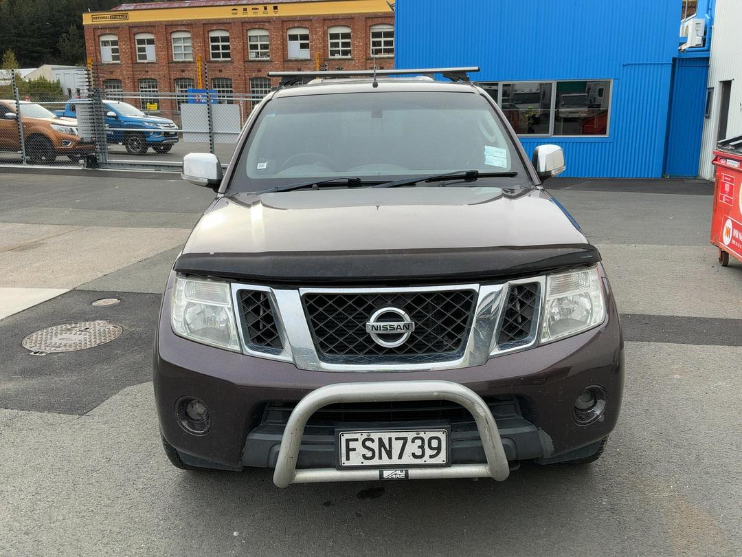 Photo '2' of Nissan Navara D/C ST-X Photo '2' of Nissan Navara D/C ST-X