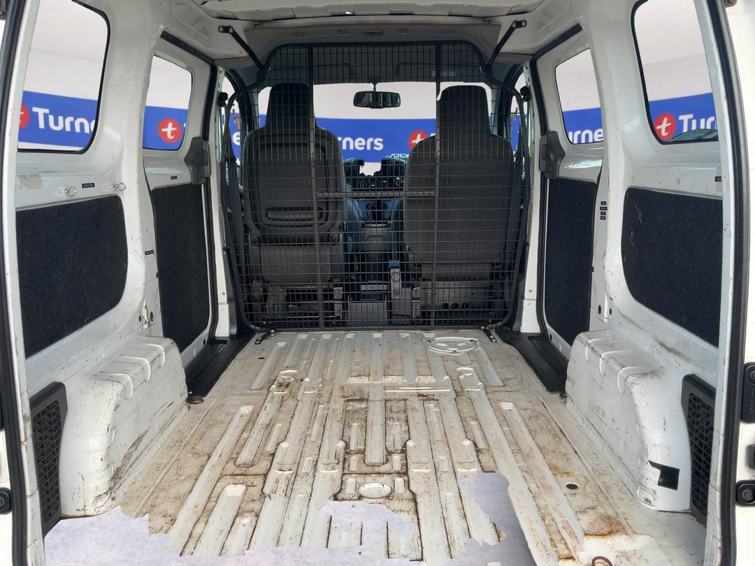 Photo '14' of Nissan NV200