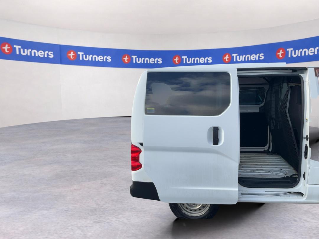 Photo '19' of Nissan NV200