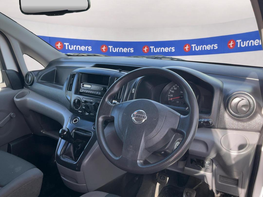 Photo '17' of Nissan NV200