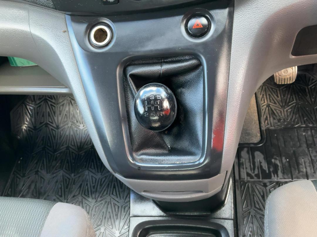 Photo '18' of Nissan NV200