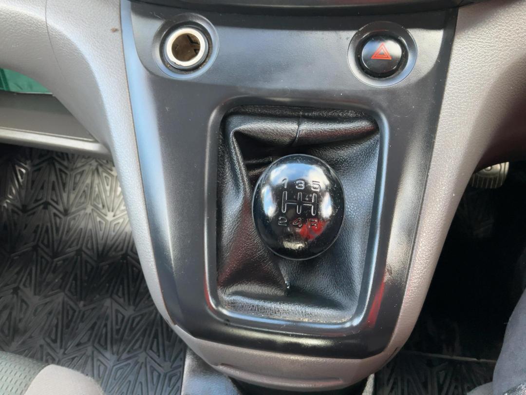 Photo '30' of Nissan NV200