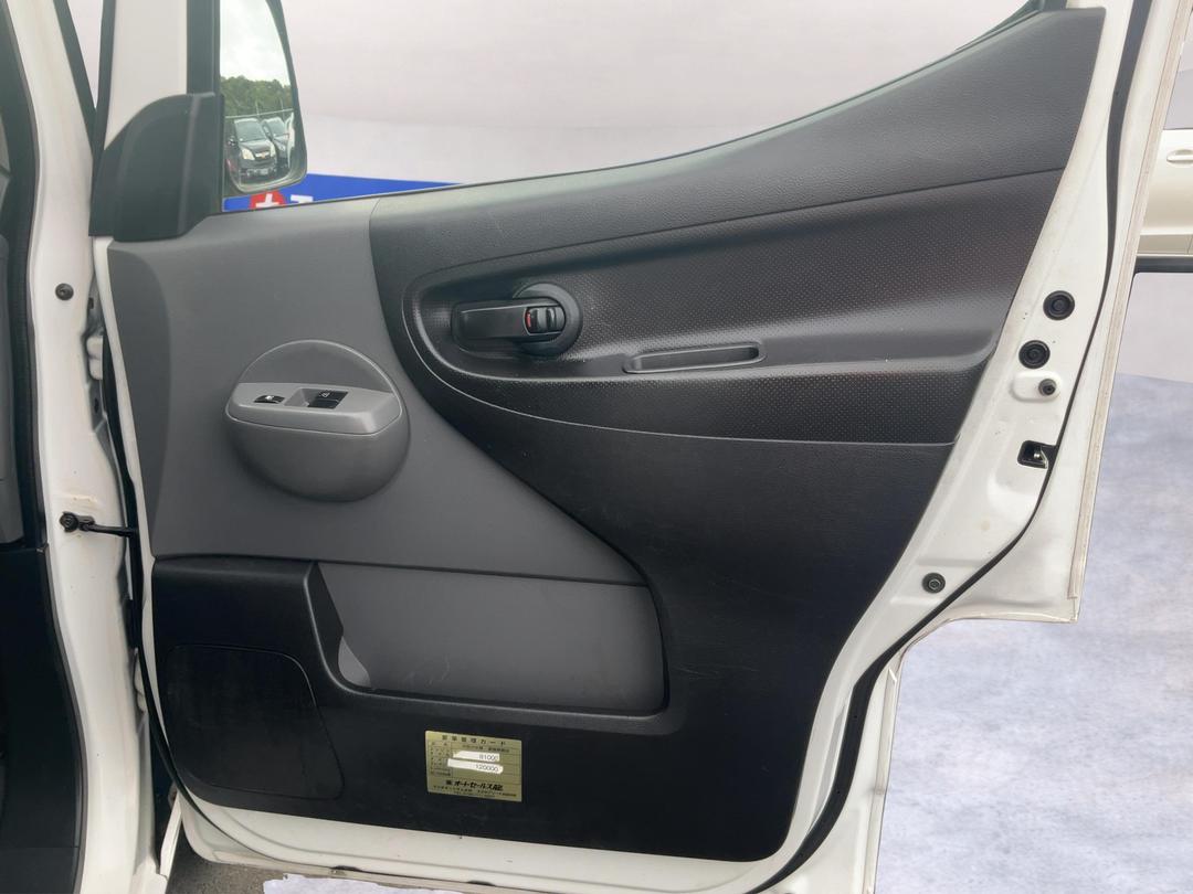 Photo '15' of Nissan NV200
