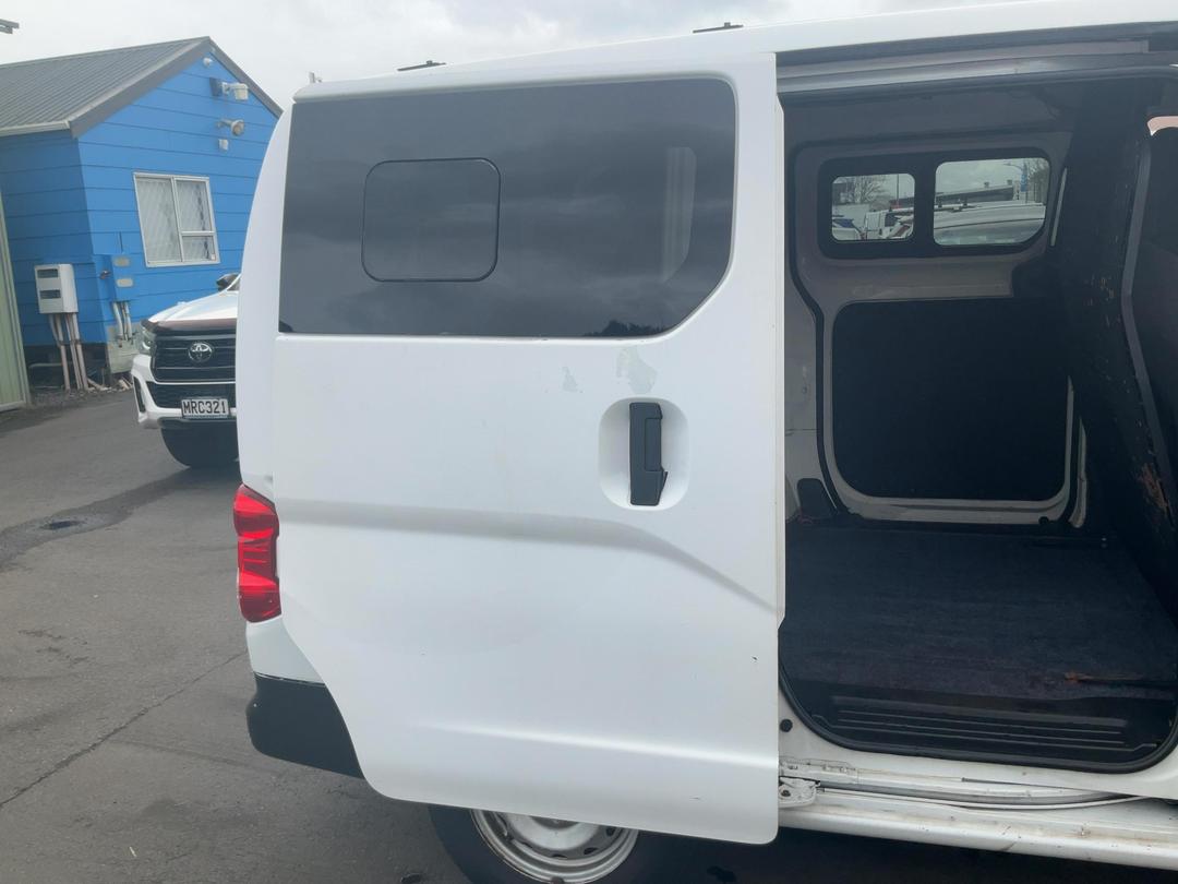 Photo '19' of Nissan NV200