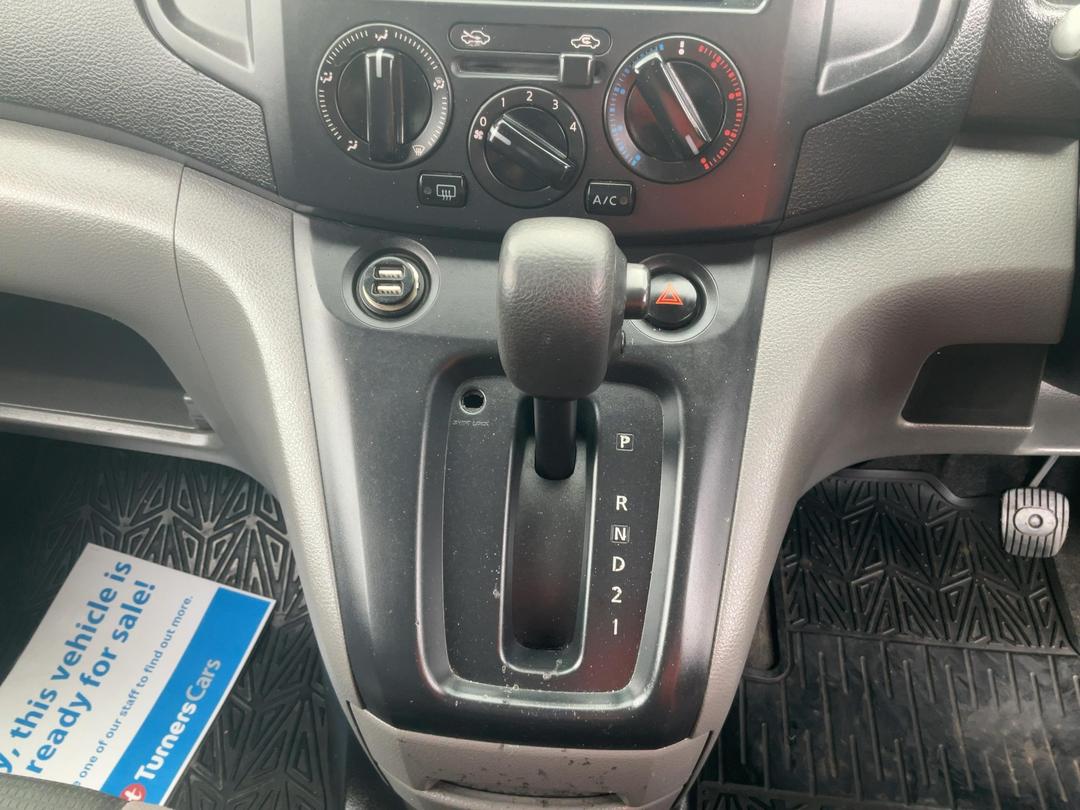 Photo '18' of Nissan NV200