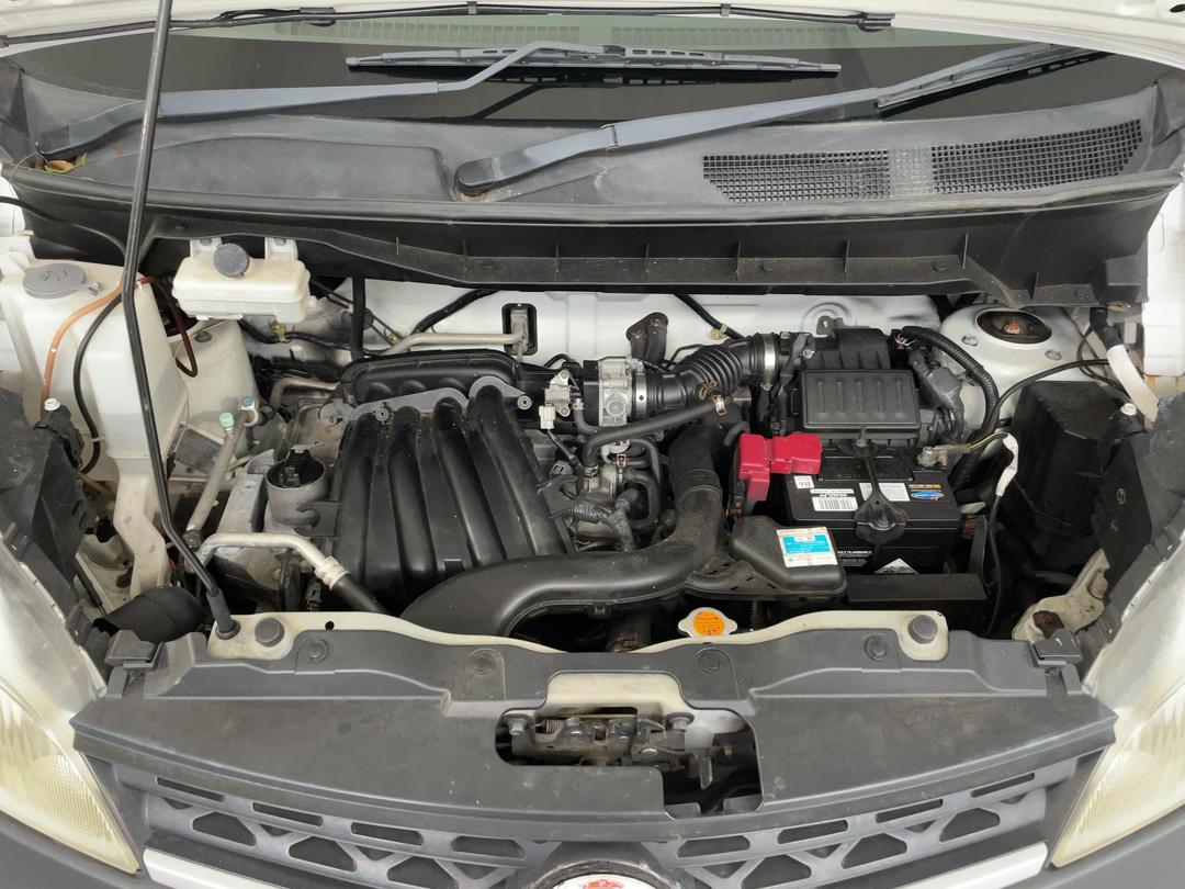 Photo '13' of Nissan NV200