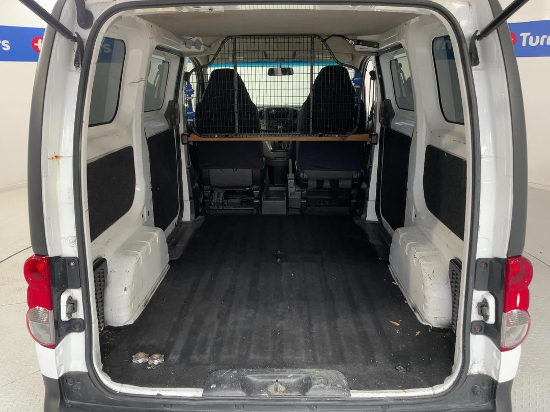 Photo '14' of Nissan NV200