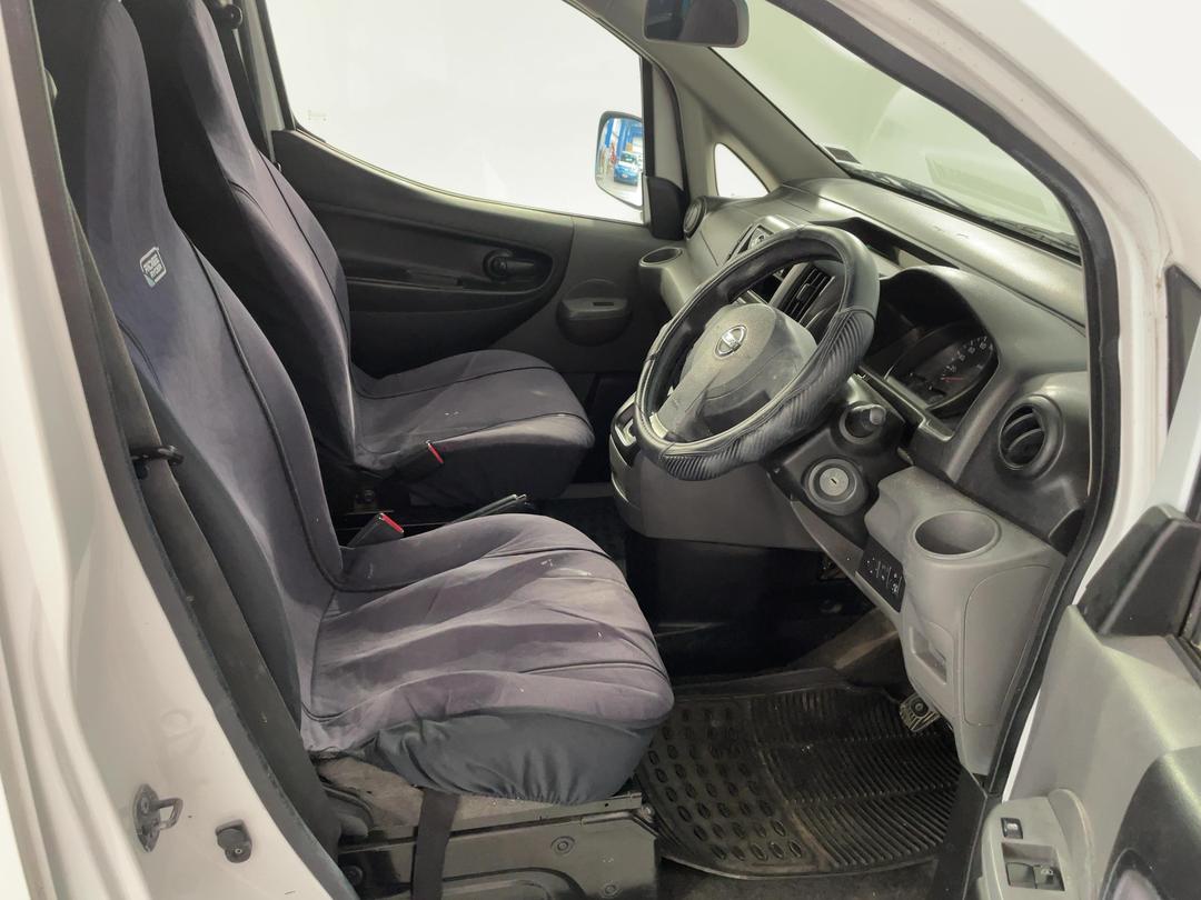 Photo '16' of Nissan NV200