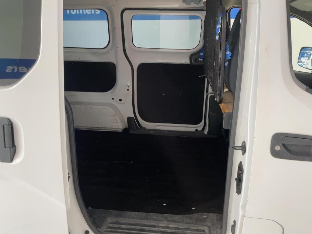Photo '19' of Nissan NV200