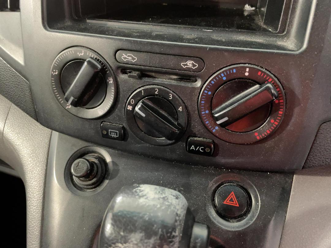 Photo '26' of Nissan NV200