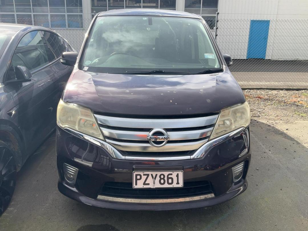 Photo '2' of Nissan Serena Photo '2' of Nissan Serena