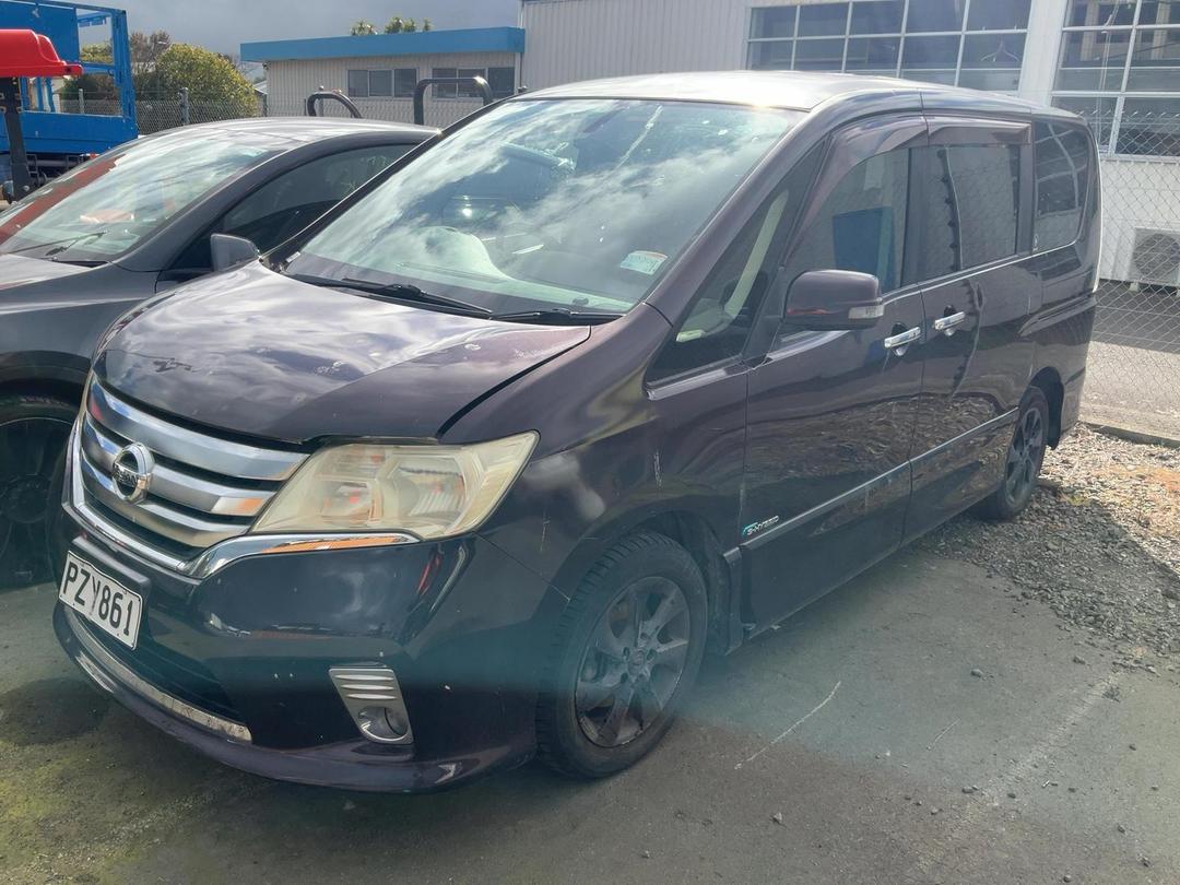Photo '3' of Nissan Serena Photo '3' of Nissan Serena