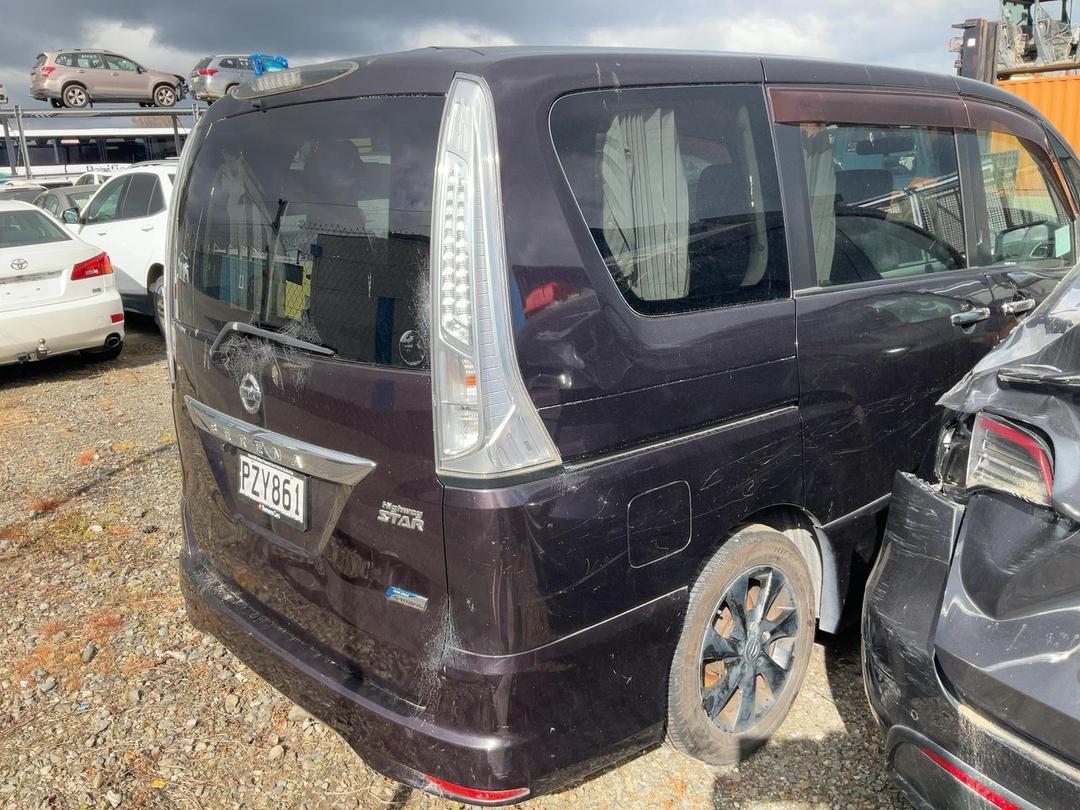 Photo '5' of Nissan Serena Photo '5' of Nissan Serena