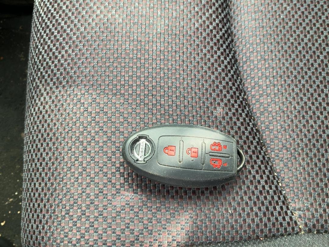 Photo '6' of Nissan Serena Photo '6' of Nissan Serena