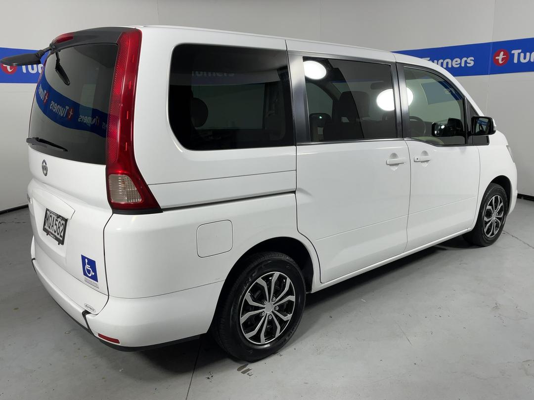 Photo '7' of Nissan Serena