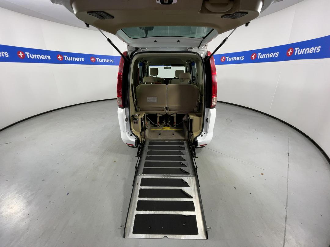 Photo '19' of Nissan Serena