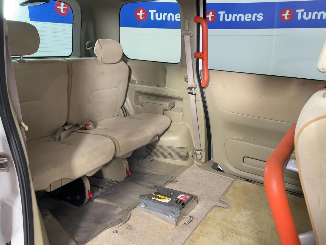 Photo '20' of Nissan Serena
