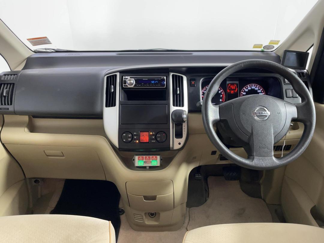 Photo '17' of Nissan Serena