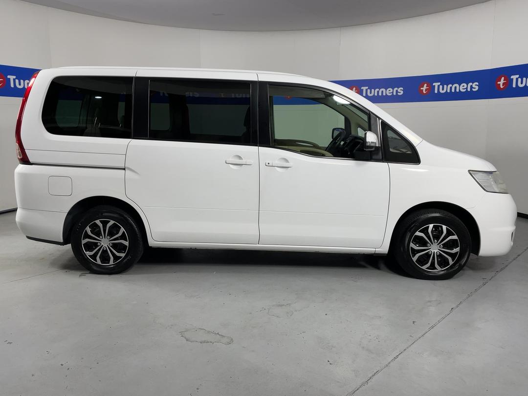 Photo '24' of Nissan Serena