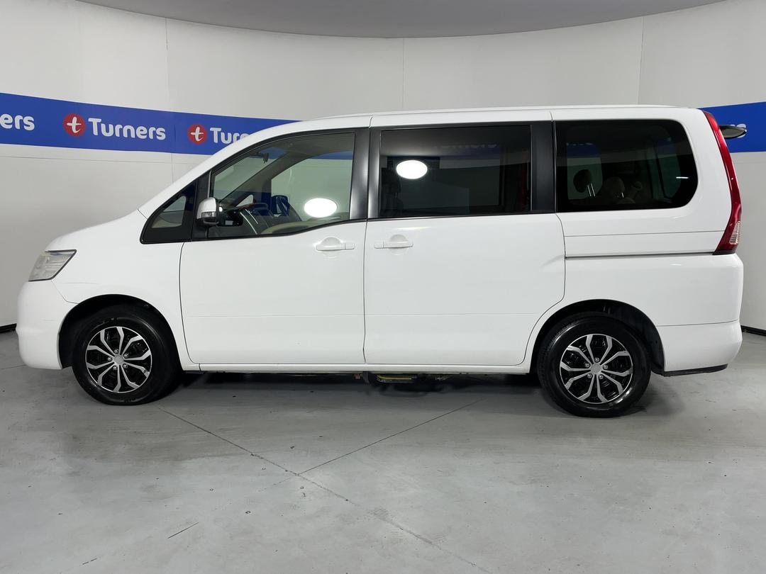 Photo '25' of Nissan Serena