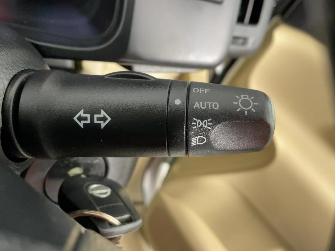 Photo '28' of Nissan Serena