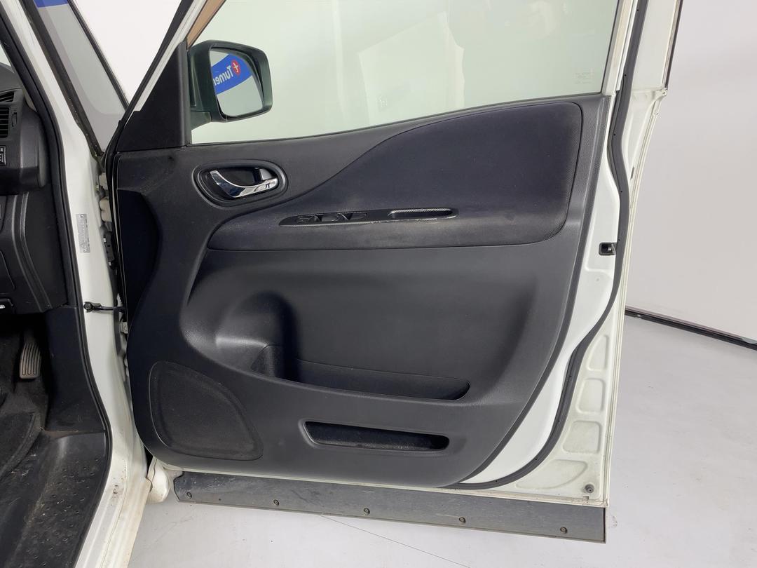 Photo '15' of Nissan Serena