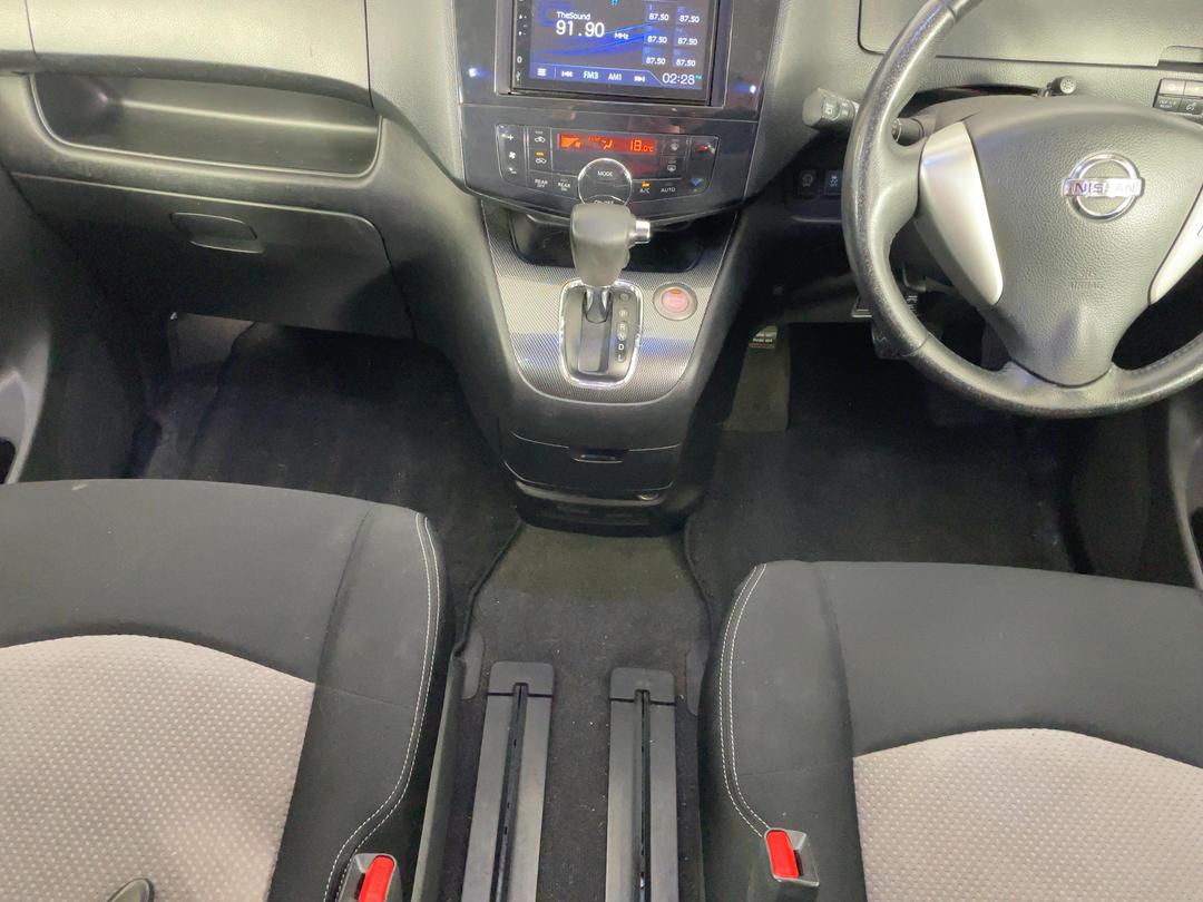 Photo '18' of Nissan Serena