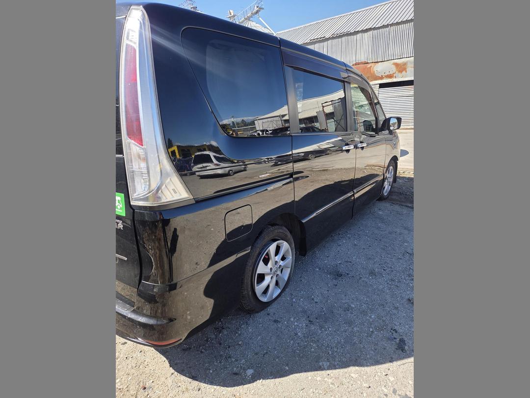 Photo '5' of Nissan Serena Photo '5' of Nissan Serena