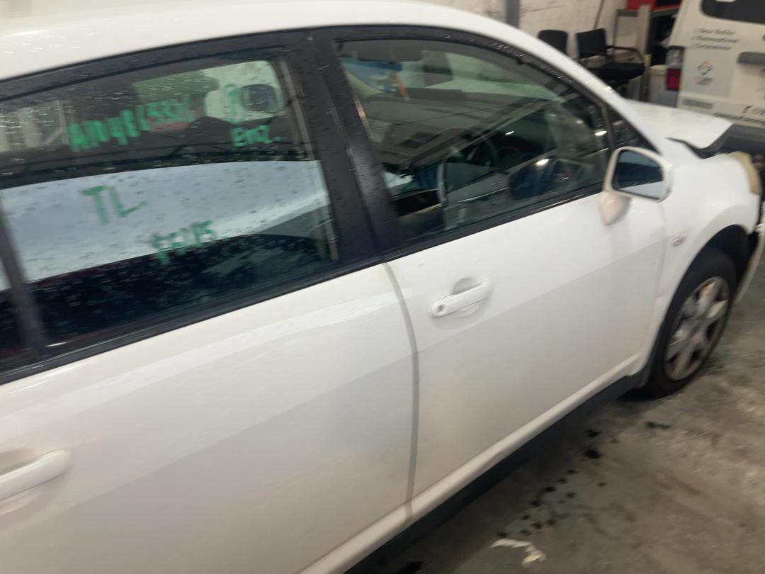 Photo '15' of Nissan Tiida ST Photo '15' of Nissan Tiida ST