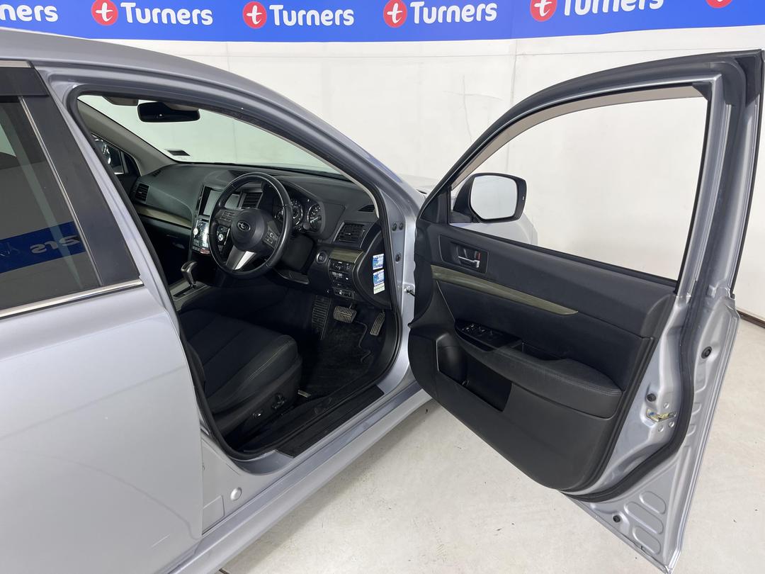 Photo '15' of Subaru Legacy