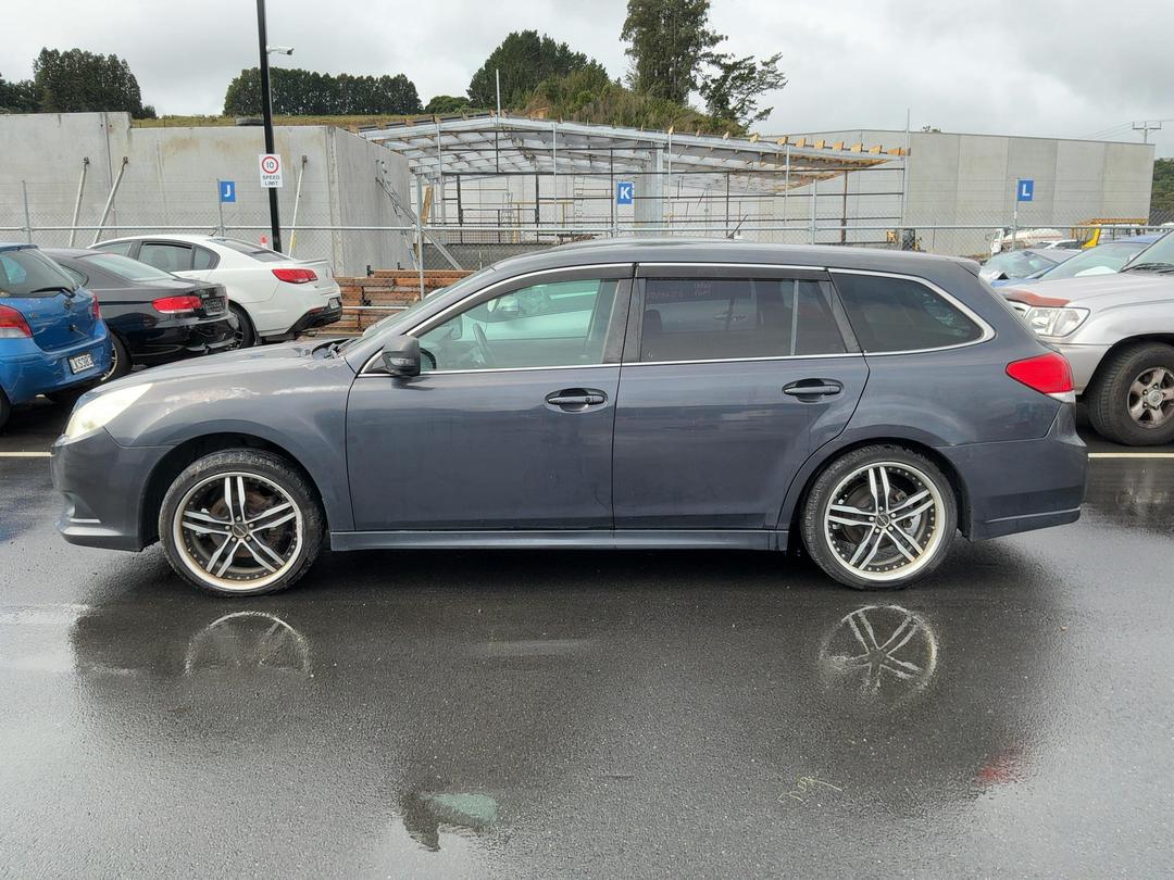 Photo '8' of Subaru Legacy